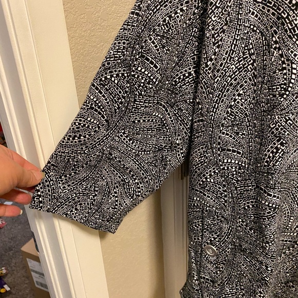 chicos weekends size 2 Pullover Top 3/4 Sleeve Stretch Shirt Medium 12 Black Wht - Picture 6 of 7